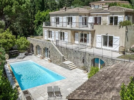 Elegante Villa, schöne Aussicht, Pool, große Garage, in Mougins