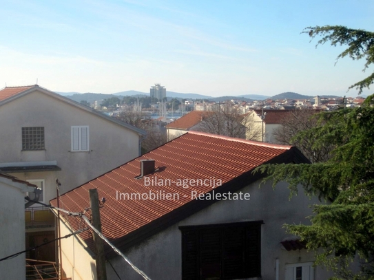 Wohnung, Vodice, 2. Stock, in der Nähe des Strandes