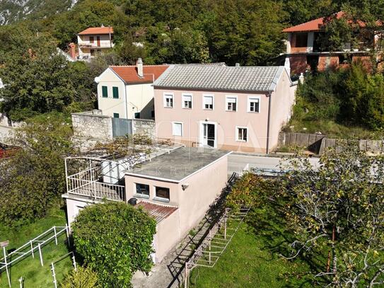 Charmantes Haus mit Meerblick im ruhigen Hinterland von Crikvenica