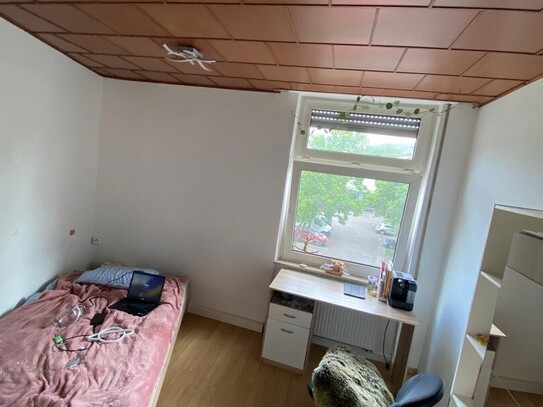 Renoviertes WG Zimmer in bevorzugter Lage (bitte Handynummer angeben)