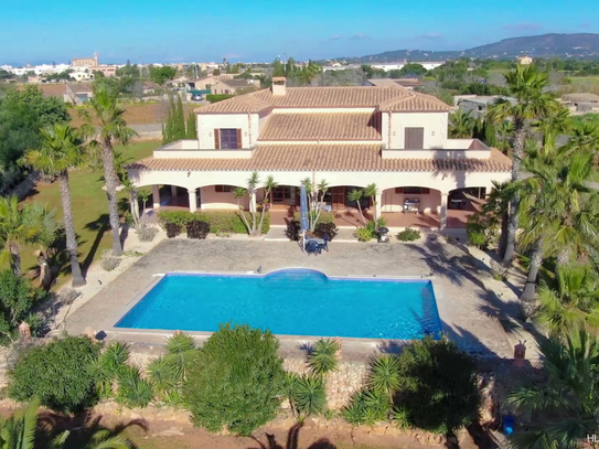 Strandnahe mallorquinische Finca mit Pool und Meerfernblick