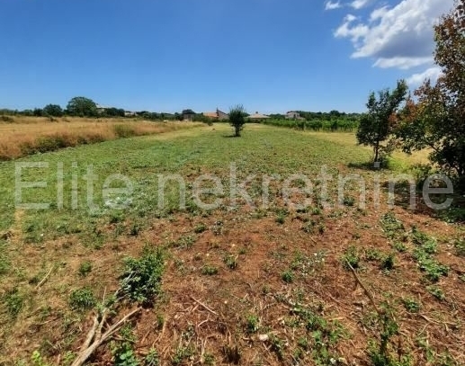 Ližnjan, Muntić – Baugrundstück in guter Lage, 904m2