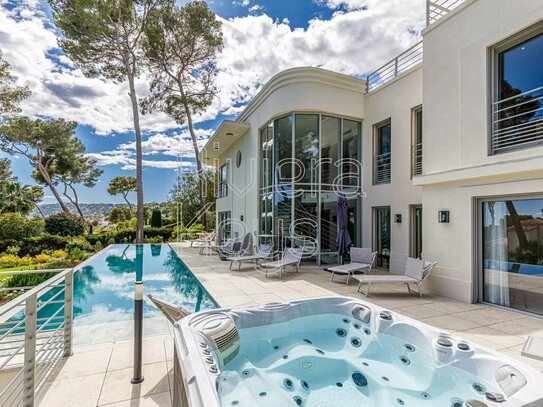 Prächtige neue Immobilie, 7 Schlafzimmer, schöner Meerblick, Pool, in Antibes Juan-les-Pins.