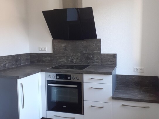 ERSTBEZUG NACH SANIERUNG! 3R-Wohnung in ruhiger Lage + EBK + Stellplatz, ca. 80 m²