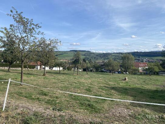 Sonniges Grundstück mit toller Aussicht