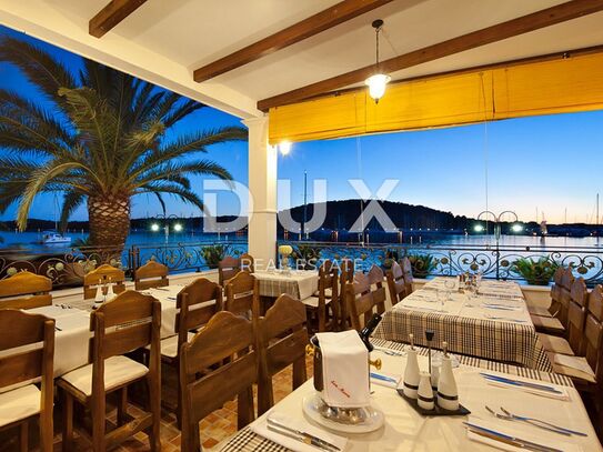 ŠIBENIK, ROGOZNICA - Ein wunderschönes Steinhaus und Restaurant am Meer