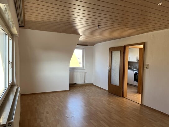 gepflegte 3 Zimmerwohnung 55 m² DG mit EBK in ruhiger Lage Sackgasse