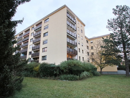 Sicheres Investment: ruhige, sonnige 2,5-Zi.-EG-Whg. mit Terrasse und viel Grün