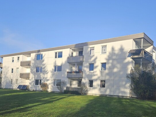 Geschmackvolle, modernisierte/renovierte 3-Zimmer-Wohnung mit Balkon in Halstenbek