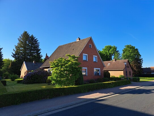 Geräumiges und massiv gebautes Einfamilienhaus nahe des Elisabethfehnkanals / Wohnhaus / Haus