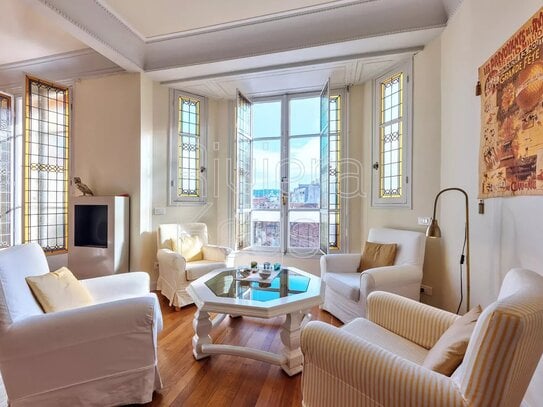 NICE - CARRÉ D’OR: Elegant top-floor apartment with sea view, 2 bedrooms, large terrace, and service room