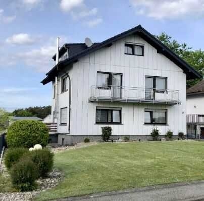 Repräsentatives Ein- bis Zweifam.haus mit Fernblick in schöner Ortsrandlage