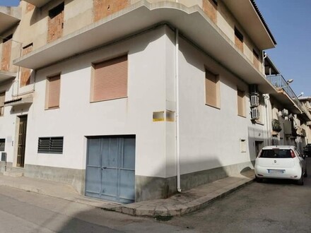 Zweistöckige Wohnung in Strandnähe auf Sizilien