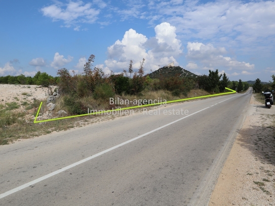 Grundstück 2 km vom Zentrum von Vodice, Dalmatien