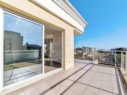 Appartement 3 p avec grande terrasse, vue dégagé et piscine, quartier Combes, Antibes