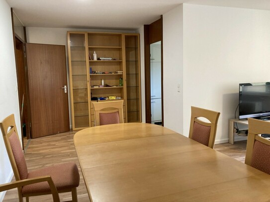 Möblierte 73m² Wohnung mit Balkon und Tiefgarage in ruhiger, zentraler Lage für Familien & Pendler