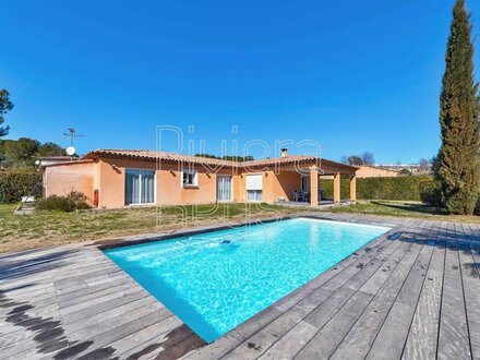 TRANS-EN-PROVENCE : Villa plain-pied de 120 m² en excellent état, domotique, beau jardin