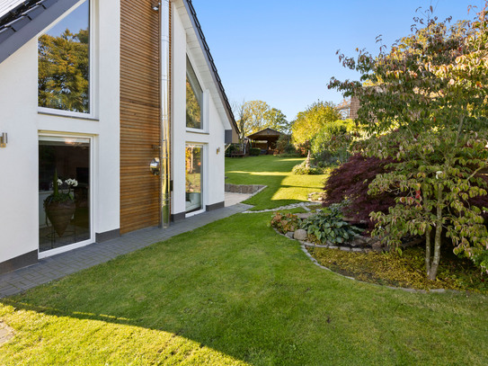 Traumhaus mit parkähnlichem Grundstück