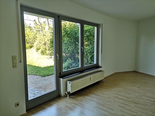 *Privatvermietung* gemütliche 1-Zimmer- Whg. mit EBK, Terrasse und Blick ins Grüne