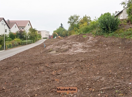 Unbebautes Grundstück für Bau von Garagen, Carport, Schuppen o.ä.