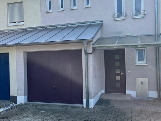 Architektonisch schönes und großzügig gestaltetes RMH mit EBK -7 Zimmer-Garage-in Gaimersheim-