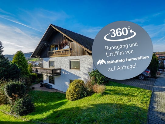 Großzügiges Ein- bis Zweifamilienhaus mit integrierter Doppelgarage und Doppelcarport!