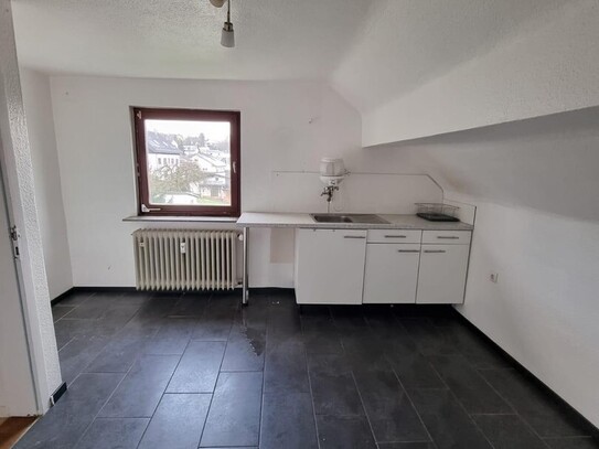 Schöne helle DG-Wohnung mit Balkon