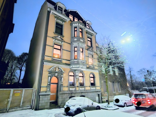 Gepflegtes 4 Familienhaus mit wunderschöner Fassade