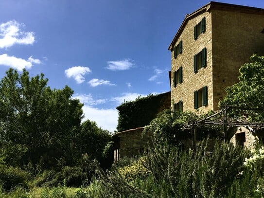 Villa/Anwesen in einem der schönsten Dörfer der Toskana/ unique property in the heart of Tuscany