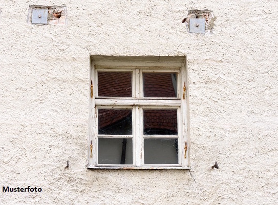 Abbruchreifes Einfamilienhaus, 2 Stellplätze