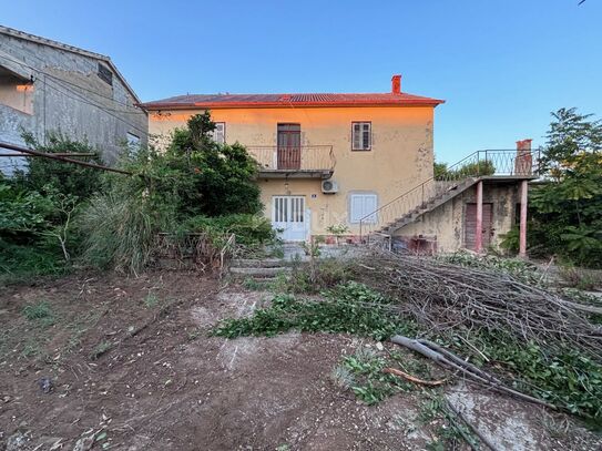 ZADAR, PRIVLAKA - Altes Haus zur Anpassung mit großem Garten