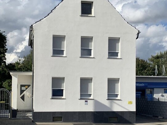 Freistehendes Haus in zentraler Lage mit großem Garten