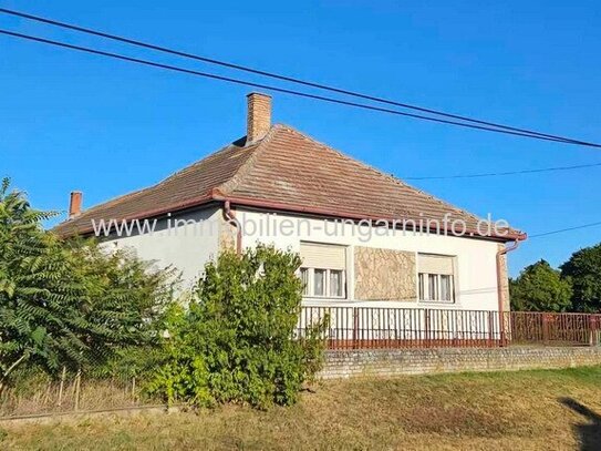 4-Zimmer-Familienhaus in einem kleinen Dorf südlich des Plattensees zu verkaufen