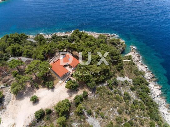 DALMATIEN, DREVNIK VELIKI Einzigartige Villa in einzigartiger Lage am Meer