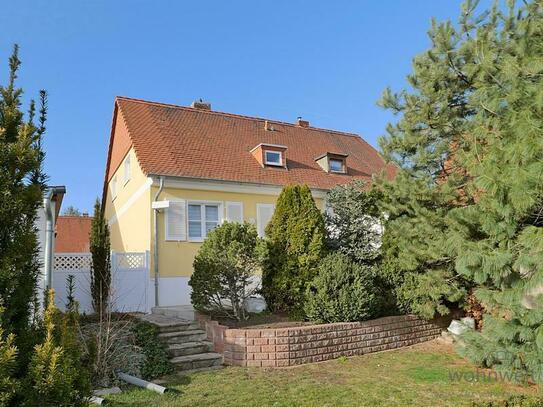 (EF0619_M) Weimar: Apolda, Bezug nach Totalsanierung in ein kleines möbliertes Wohnhaus mit Garten und Terrasse