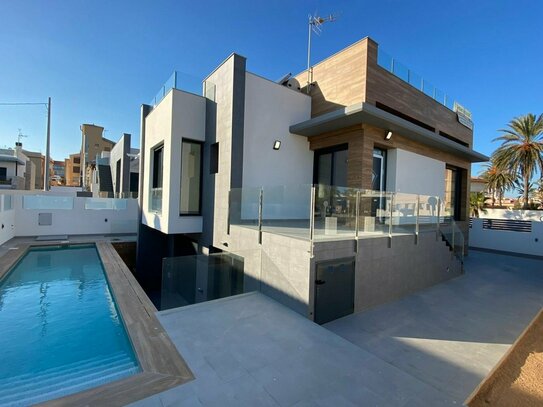 Villa in Torrevieja with 4