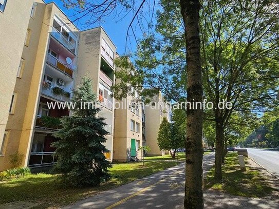 Backsteinwohnung mit Balkon im Zentrum von Nagyatád