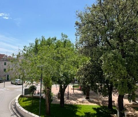 VODICE, Zentrum, 1. Stock, Loggia, Parkblick, 2 Schlafzimmer