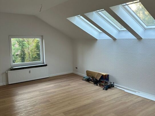 Lichtdurchflutete Wohnung in alter Villa in ruhiger Lage