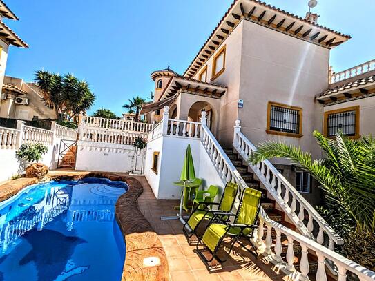 Villa in Orihuela Costa with 4