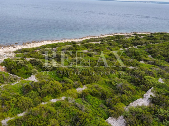 Insel Silba – Grundstück in erster Reihe zum Meer