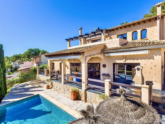 Wunderschöne, großzügig gestaltete Villa im Finca-Stil mit Meerblick