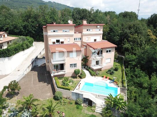 OPATIJA, IČIĆI – geräumige Maisonette-Wohnung 250 Meter vom Meer entfernt mit Pool und Garten