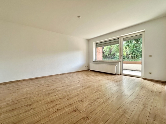 Hier lässt es sich wunderbar leben: 2-Zimmer-Wohnung im Hochparterre, Top-Lage mit Balkon und Garage