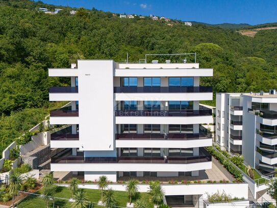 OPATIJA, ZENTRUM – luxuriöse Wohnung in einem neuen Gebäude mit Meerblick, Gemeinschaftspool, Garage