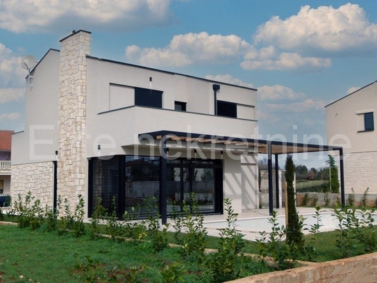 Istrien, Krnica, neu gebaute moderne Villa mit Swimmingpool
