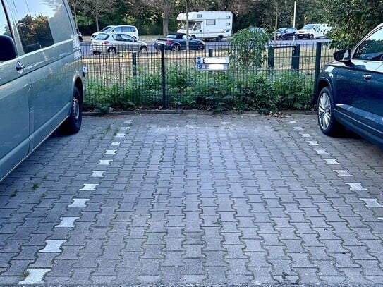 Privater Parkplatz/Stellplatz Spandau - Askanierring/Ecke Schönwalderstr.