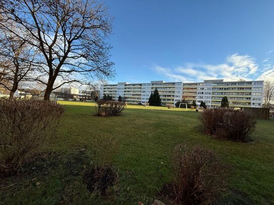 Provisionsfrei* Wohnen am Fasanenpark. Neu sanierte helle 3-Zimmer-Wohnung mit traumhaftem Bergblick und Tiefgarage - O…