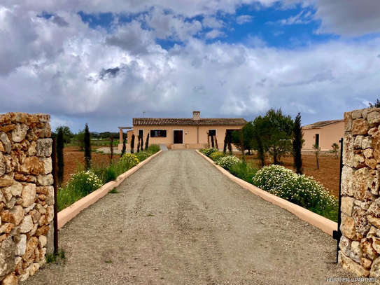 Zentral zwischen Manacor, Felanitx und Vilafranca gelegene, autarke Finca