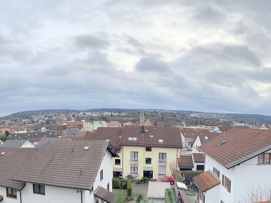 * Moderne DG-Wohnung in Pforzheim, Teilmöbliert mit EBK *